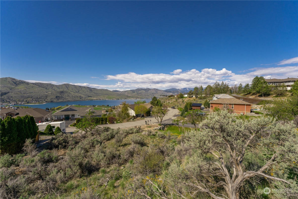 125 LONG DR, CHELAN, WA 98816, photo 1 of 25