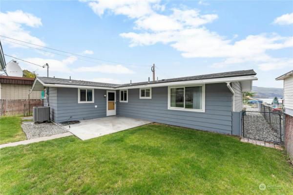 246 WARREN AVE W, PATEROS, WA 98846 - Image 1