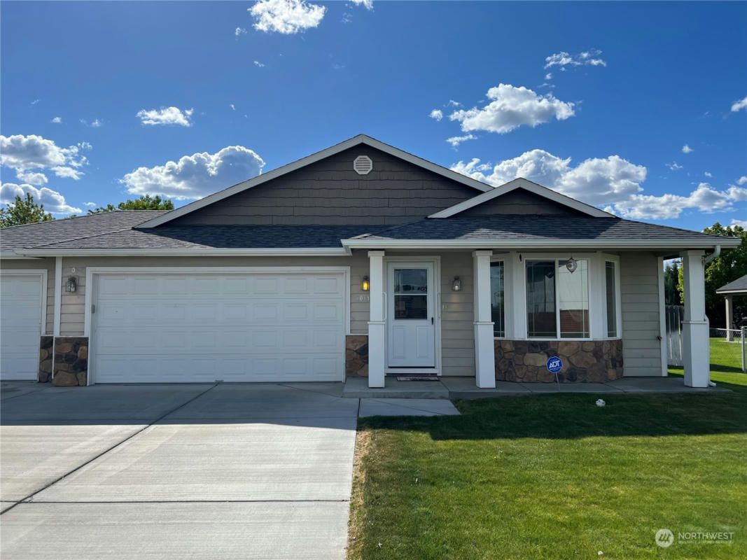 1014 S LAKELAND DR, MOSES LAKE, WA 98837, photo 1 of 20